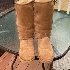 UGG women’s tall boots like new sz 9